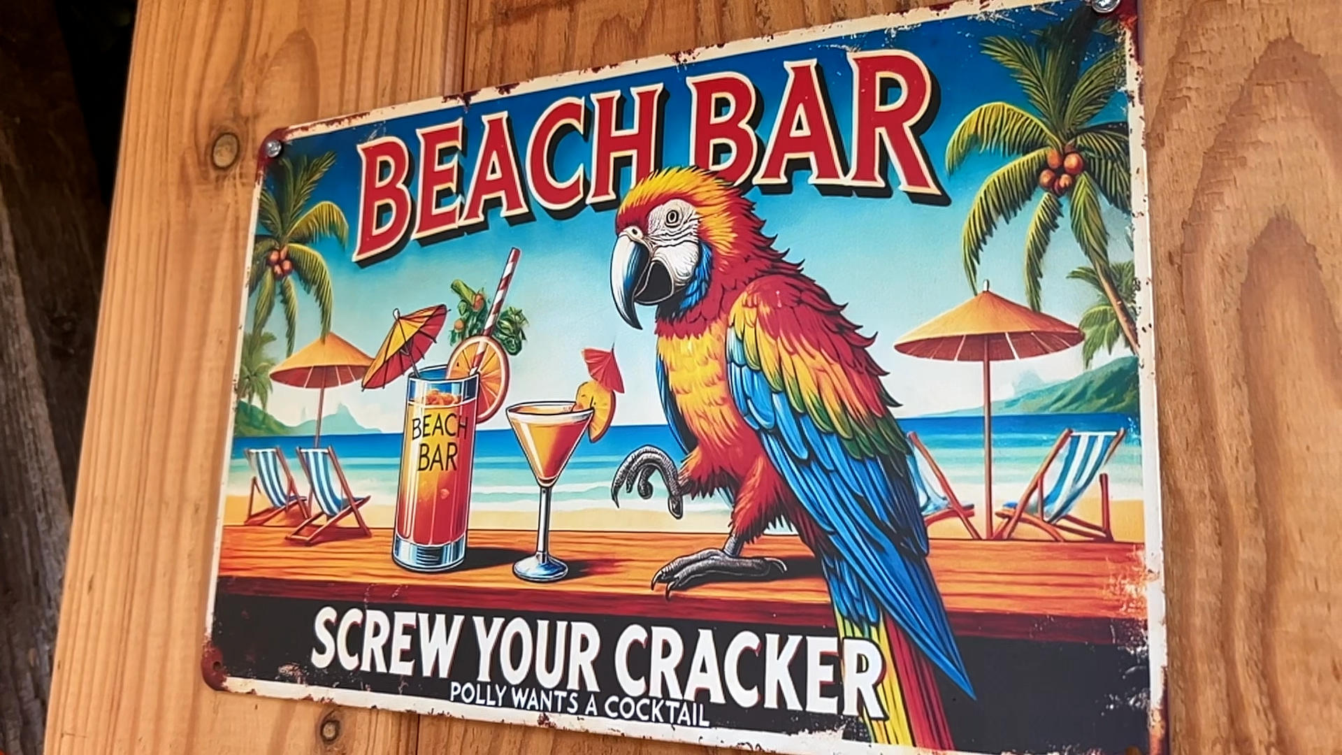 Video: Bielefelder baut Pool und Tiki-Bar im Garten