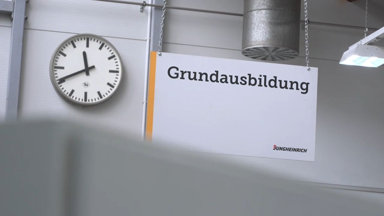 Video: 25.000 Azubi-Stellen noch frei: Was ist jungen Menschen im Job wichtig?