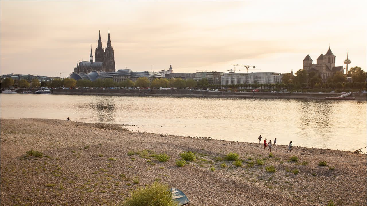 Video: Rhein-Pegelstand erreicht Rekordtief