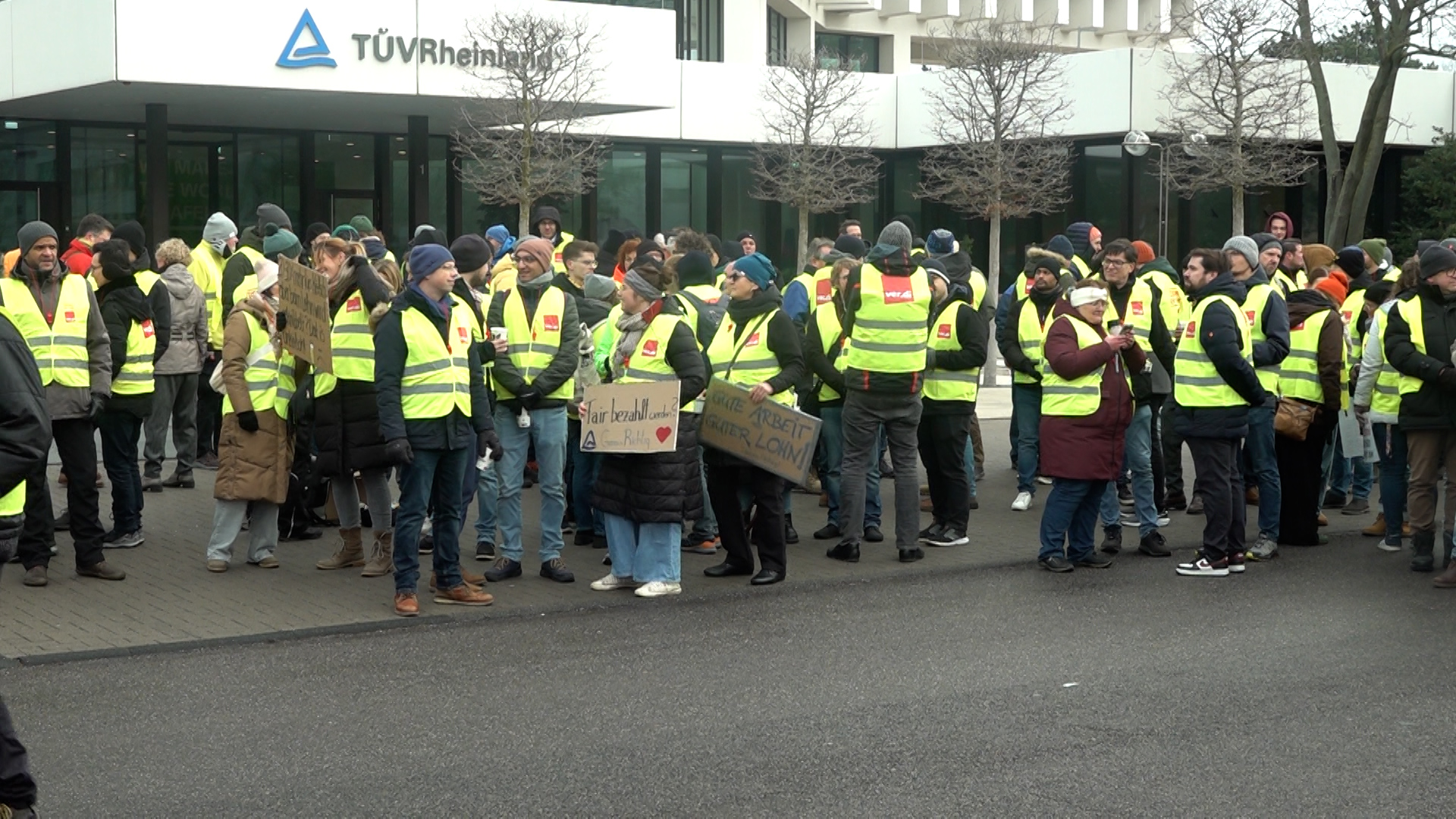 Video: Streik bei TÜV Rheinland in Köln
