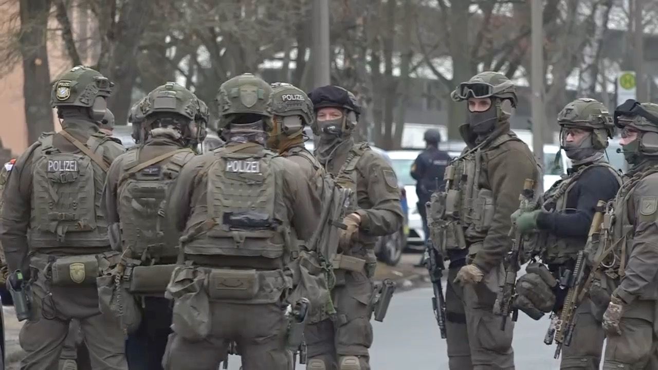 Video: Polizeieinsatz in Nürnberg: Amokalarm an der Konrad-Groß-Schule