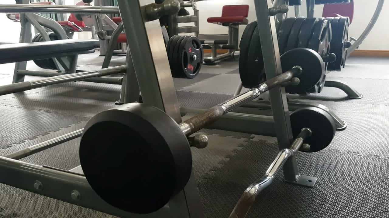 Video: Corona-Hilfen: Zwei Fitnessketten pleite