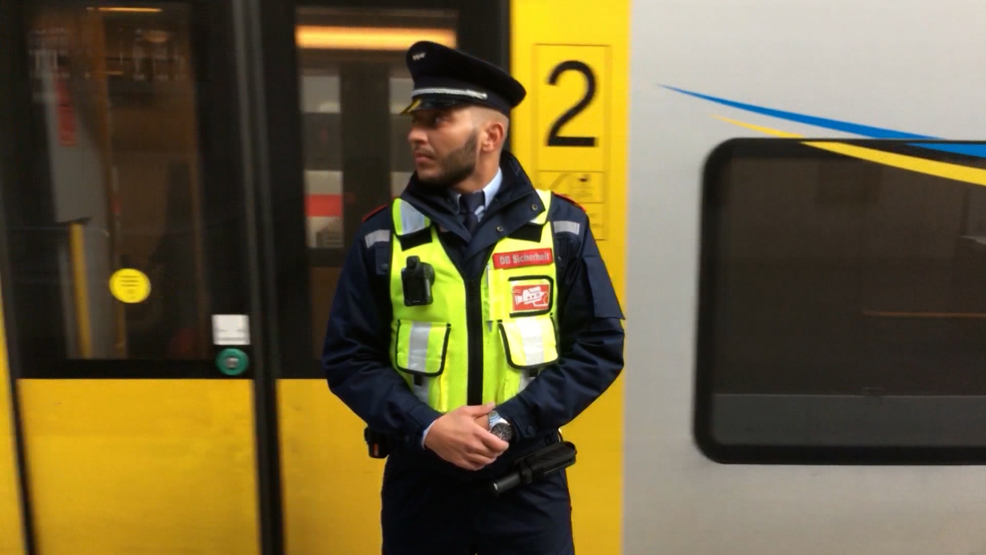 Video: Zugbegleiter in Düren unter Druck