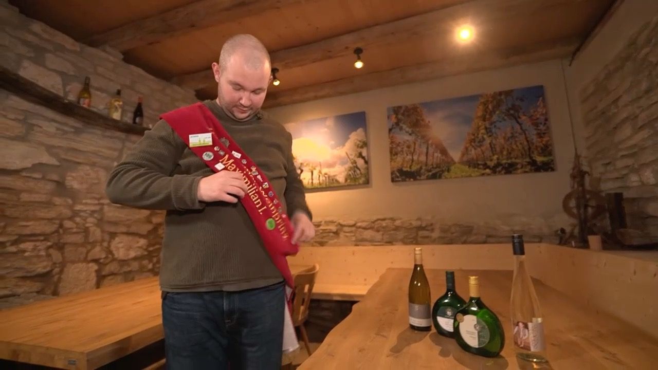 Video: Premiere in Franken: Mann will Weinkönigin werden