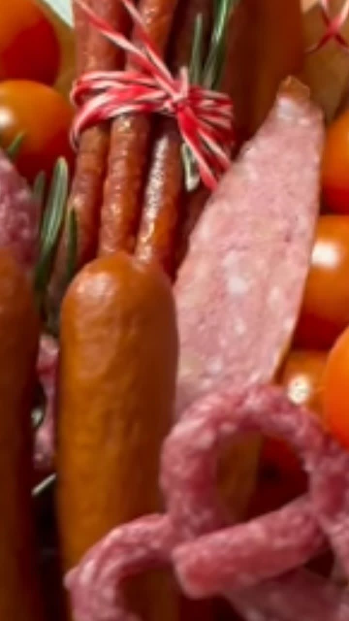 Video: Edeka verkauft Wurststrauß zum Valentinstag