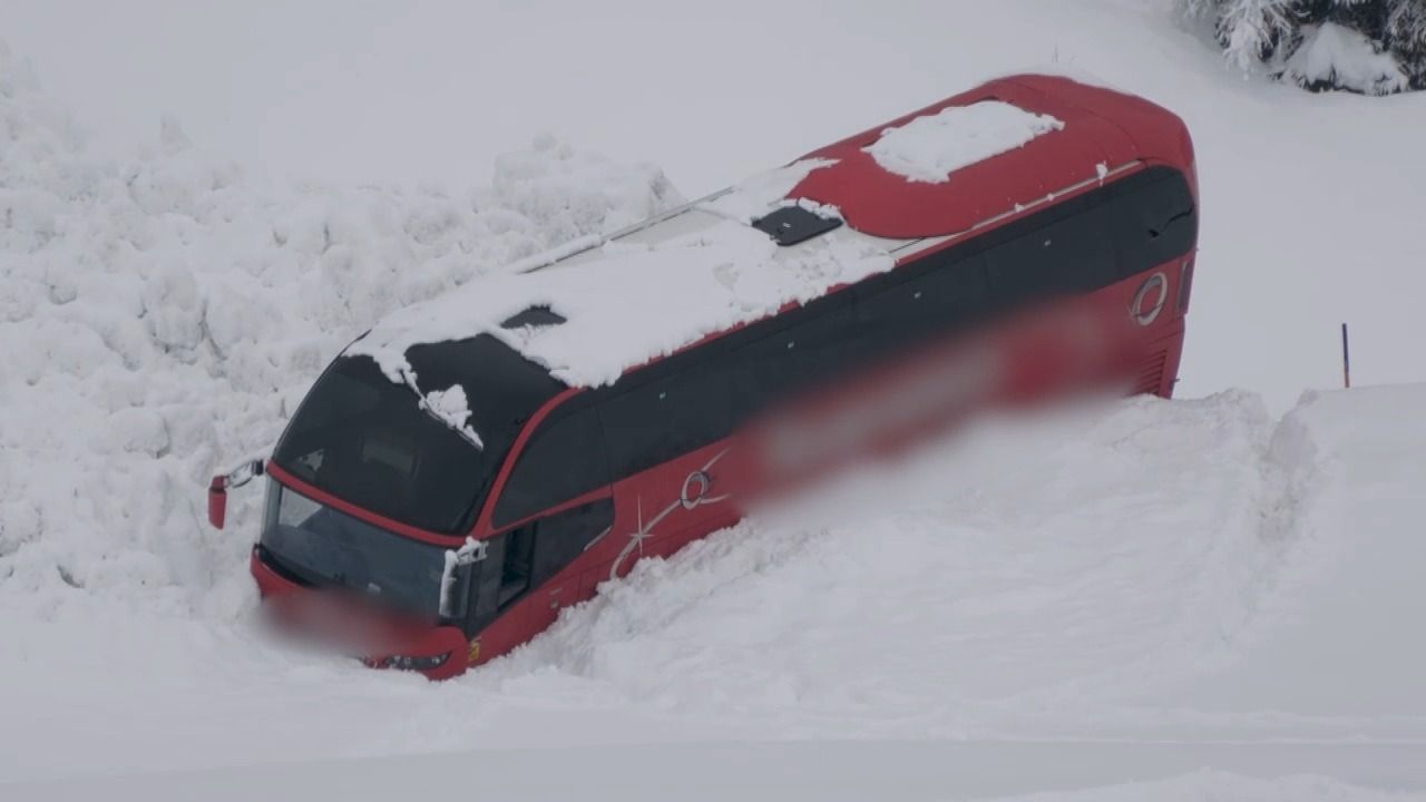 Video: Lawine erfasst Werksbus: Zwölf Insassen bei Füssen unverletzt