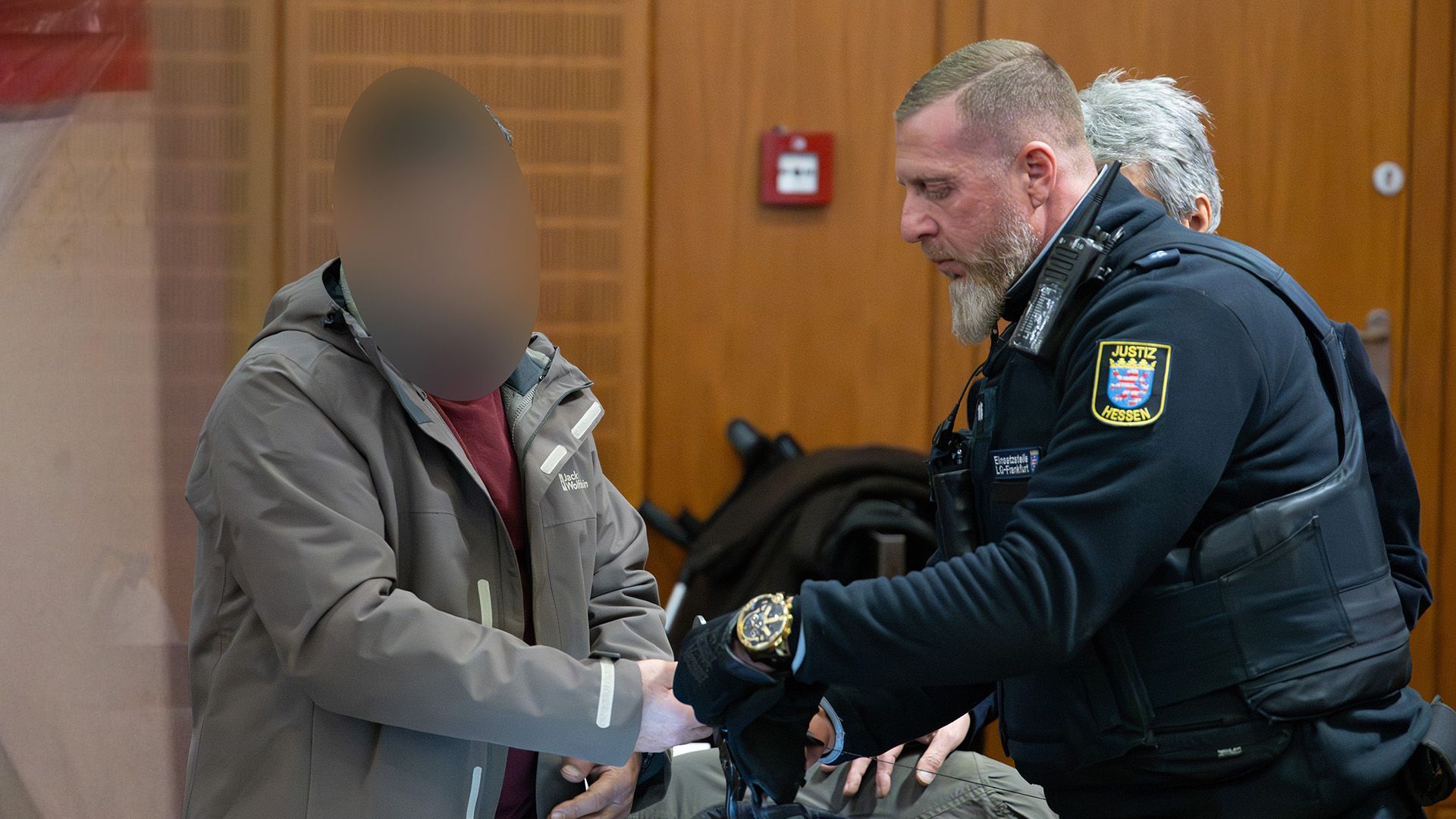 Video: War Mord am Bahnhof Frankfurt Blutrache?