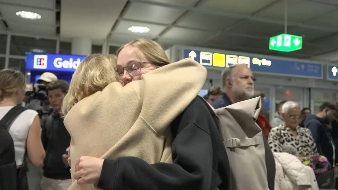 Video: Sonderflug aus Dubai gelandet: Gestrandete Urlauber zurück in München