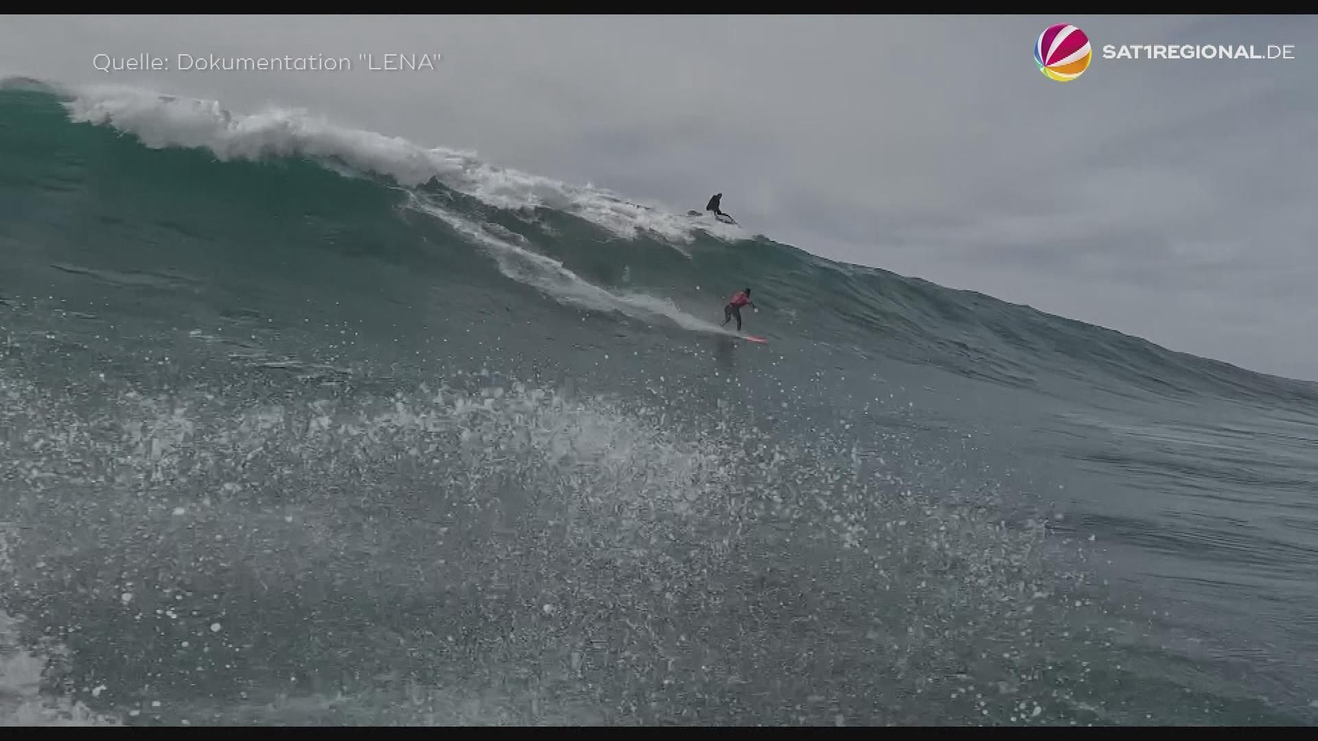 Video: „Big Wave“-Surferin Lena Kemna aus Bremen ist erste Deutsche in dieser Disziplin