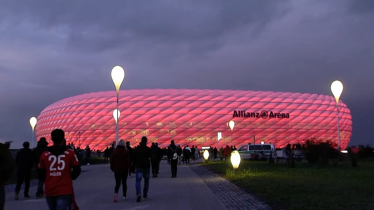 Video: Trotz Streik in München: Sonderverkehr zum FC Bayern-Spiel