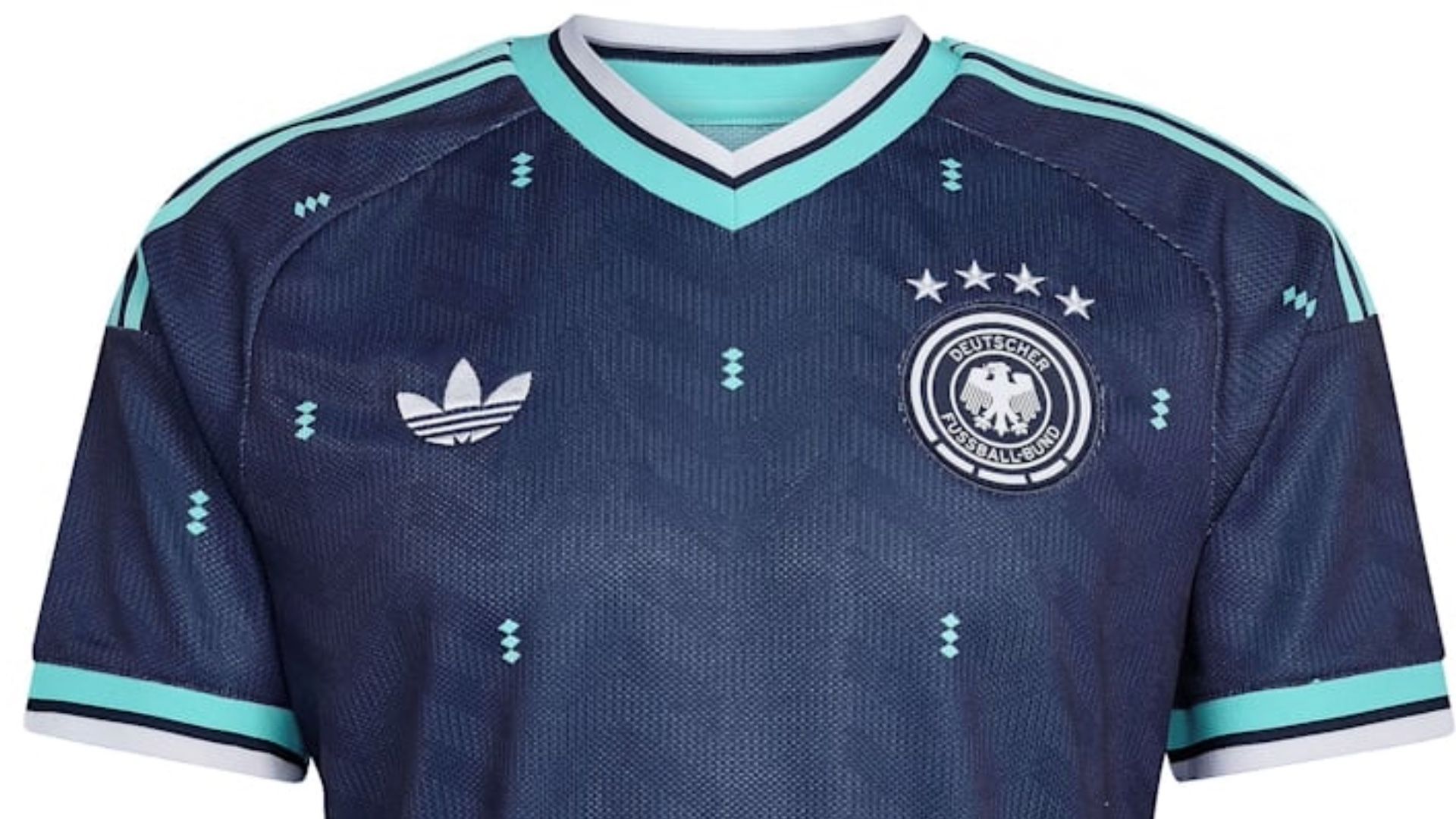 Video: Nationalmannschaft spielt in blau