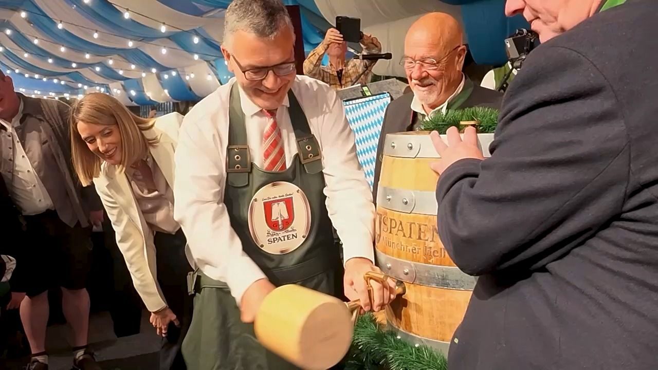 Video: Bayerisches Bier in Brüssel: Festzeltkultur trifft auf Europa-Politik