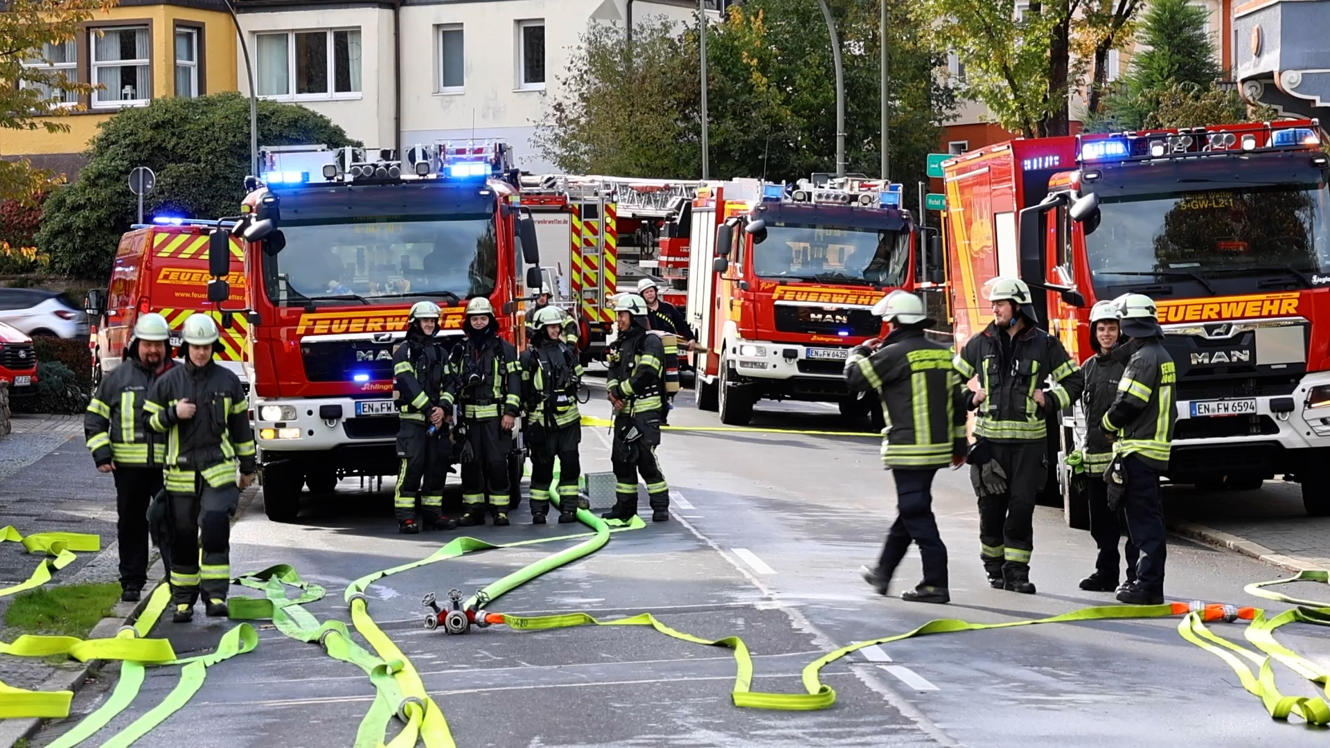 Video: Gasleck-Evakuierung: Bagger trifft Hauptgasleitung