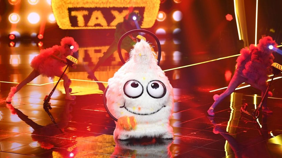 Der Wuschel performt 'Blinding Lights' - The Masked Singer