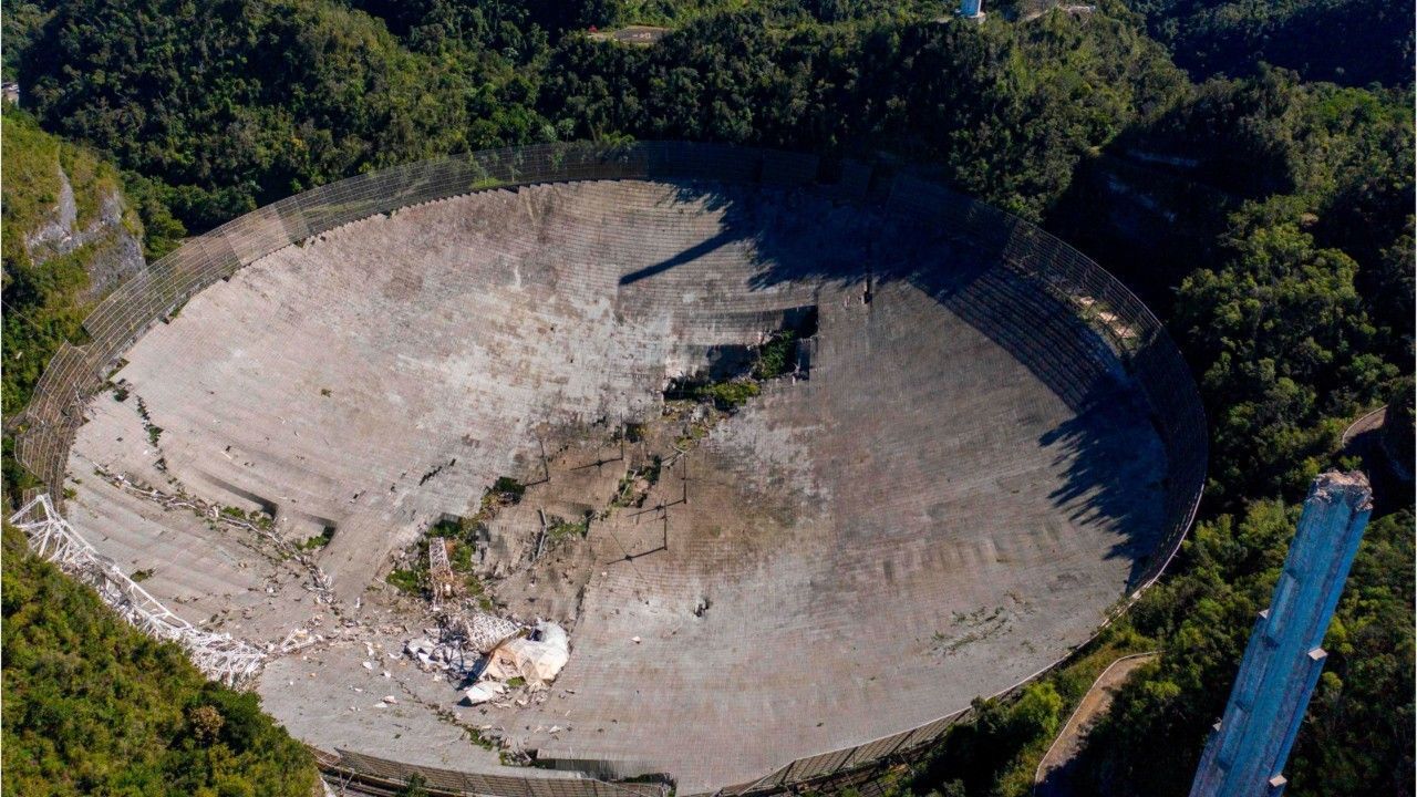Een van de grootste radiotelescopen ter wereld stort in