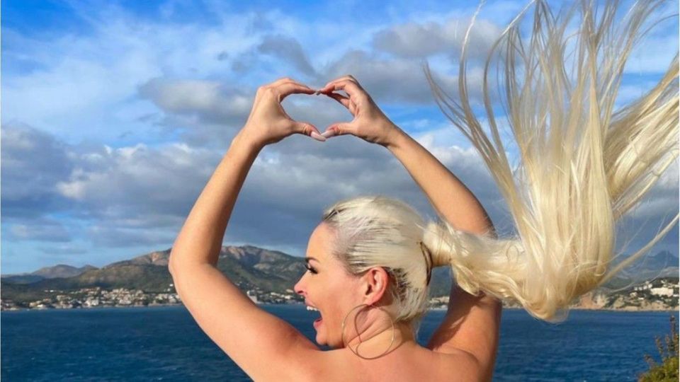 Daniela Katzenberger begeistert Fans mit Oben-ohne-Fotos