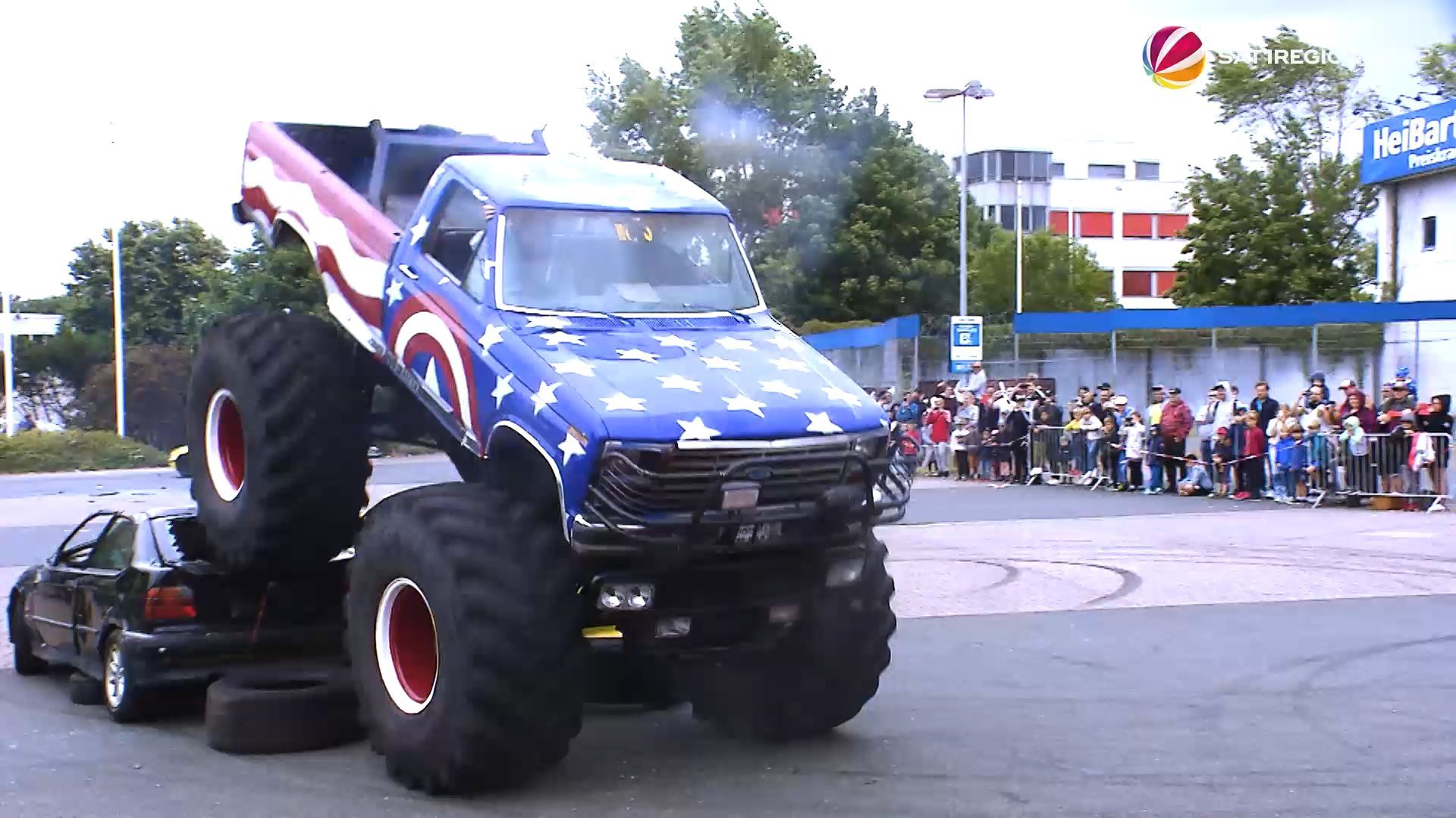 Spektakuläre Stunts MonstertruckShow begeistert Besucher