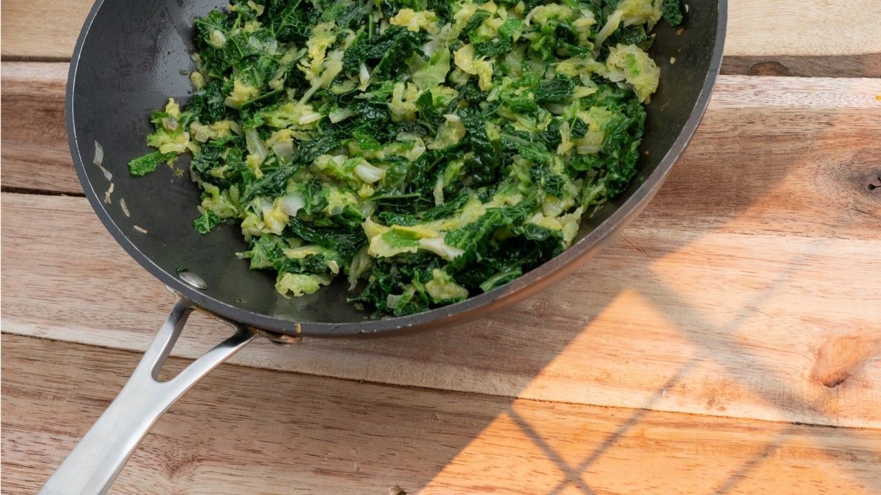 Schnelles Asia-Rezept für zuhause: So gelingt der Wirsing im Wok