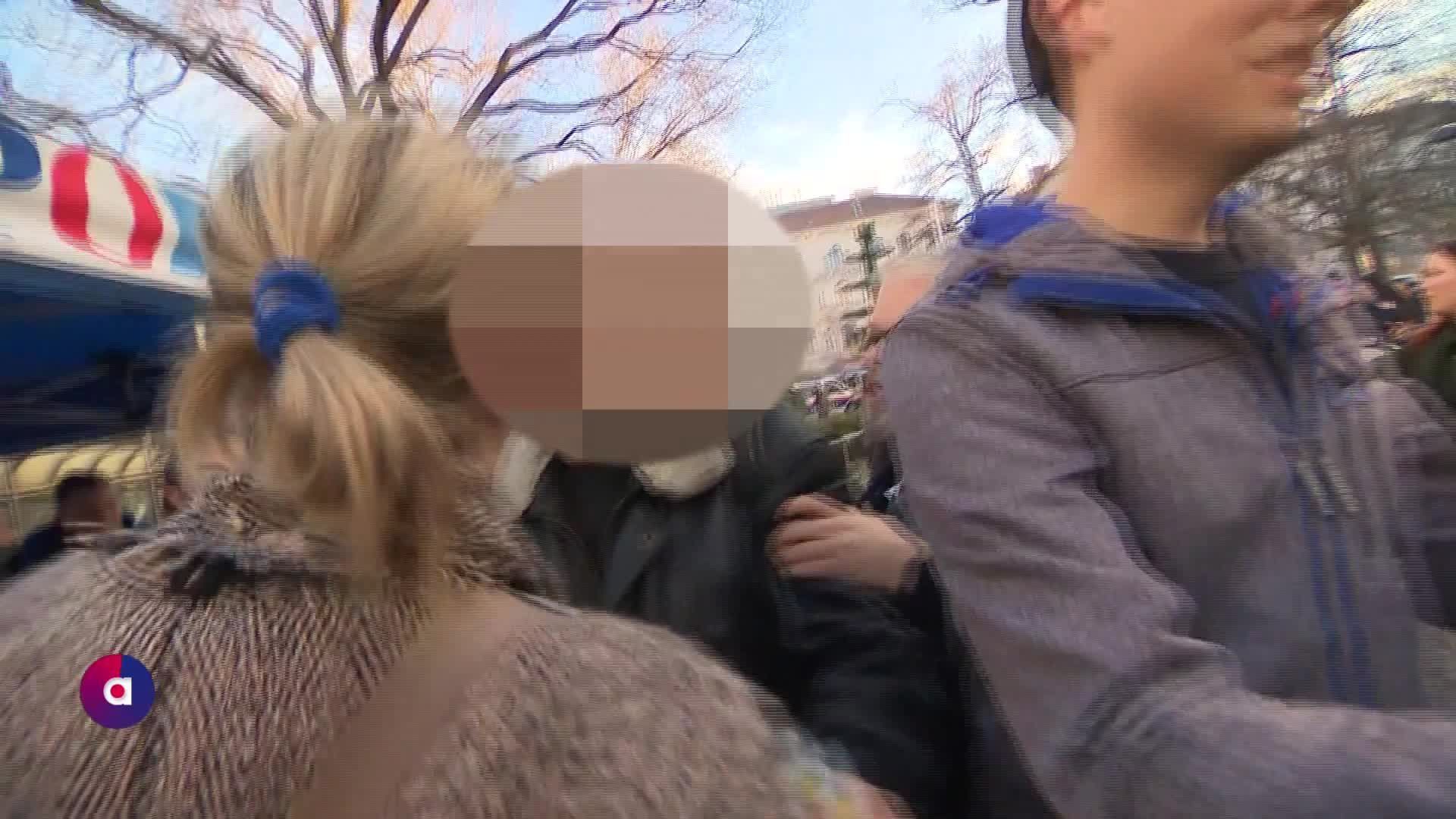 FPÖ-Demo: Reporter-Team bedrängt  