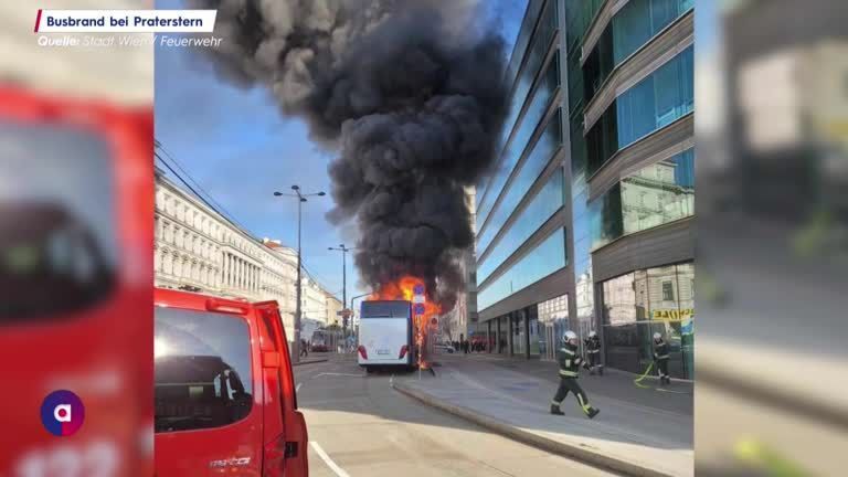 Feuerwehr-Großeinsatz: Reisebus geht in Wien in Flammen auf