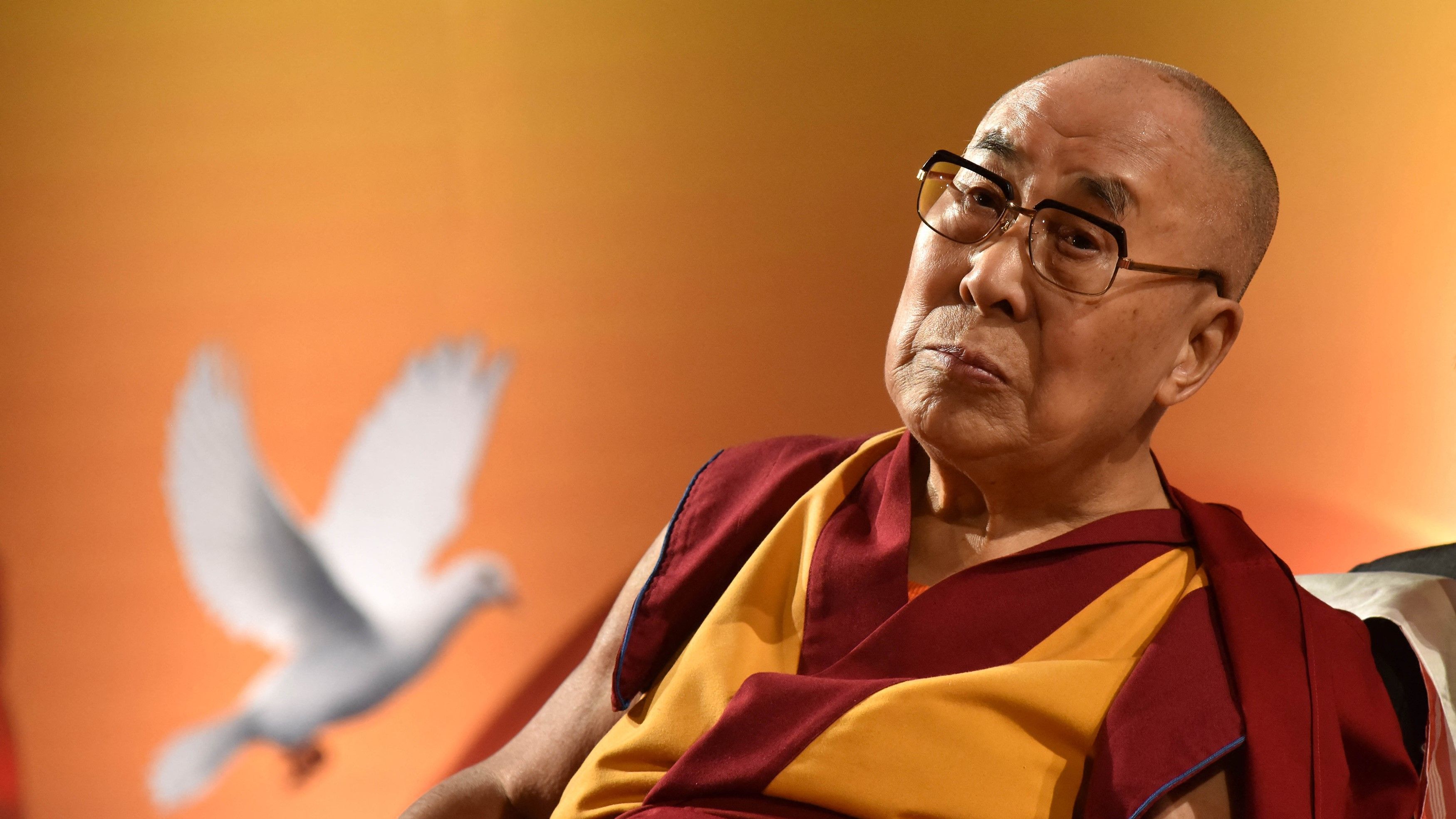 Video: Dalai Lama wird 90: Disput um Nachfolge