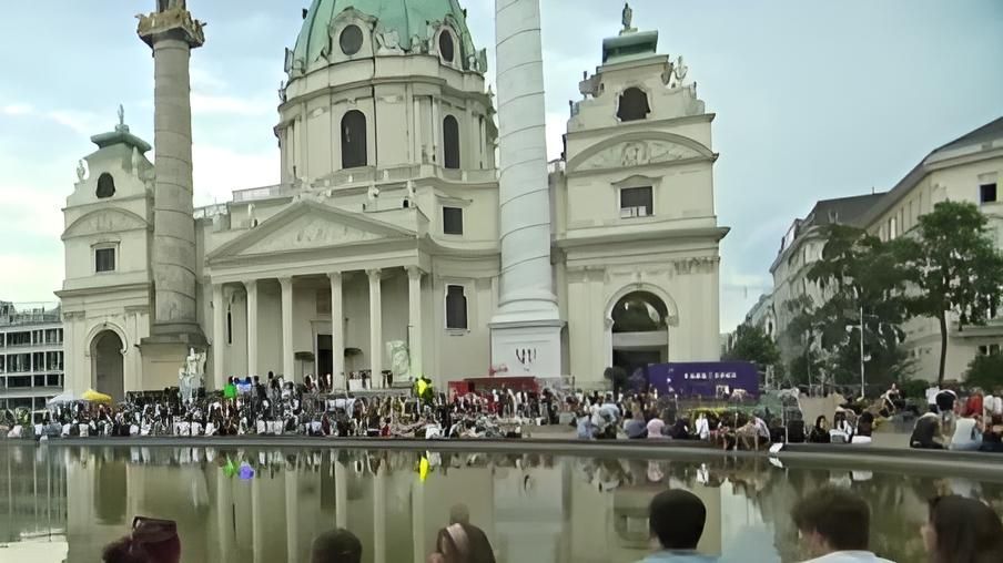 Video: Coole Kirche? Open Church Rave in Wien
