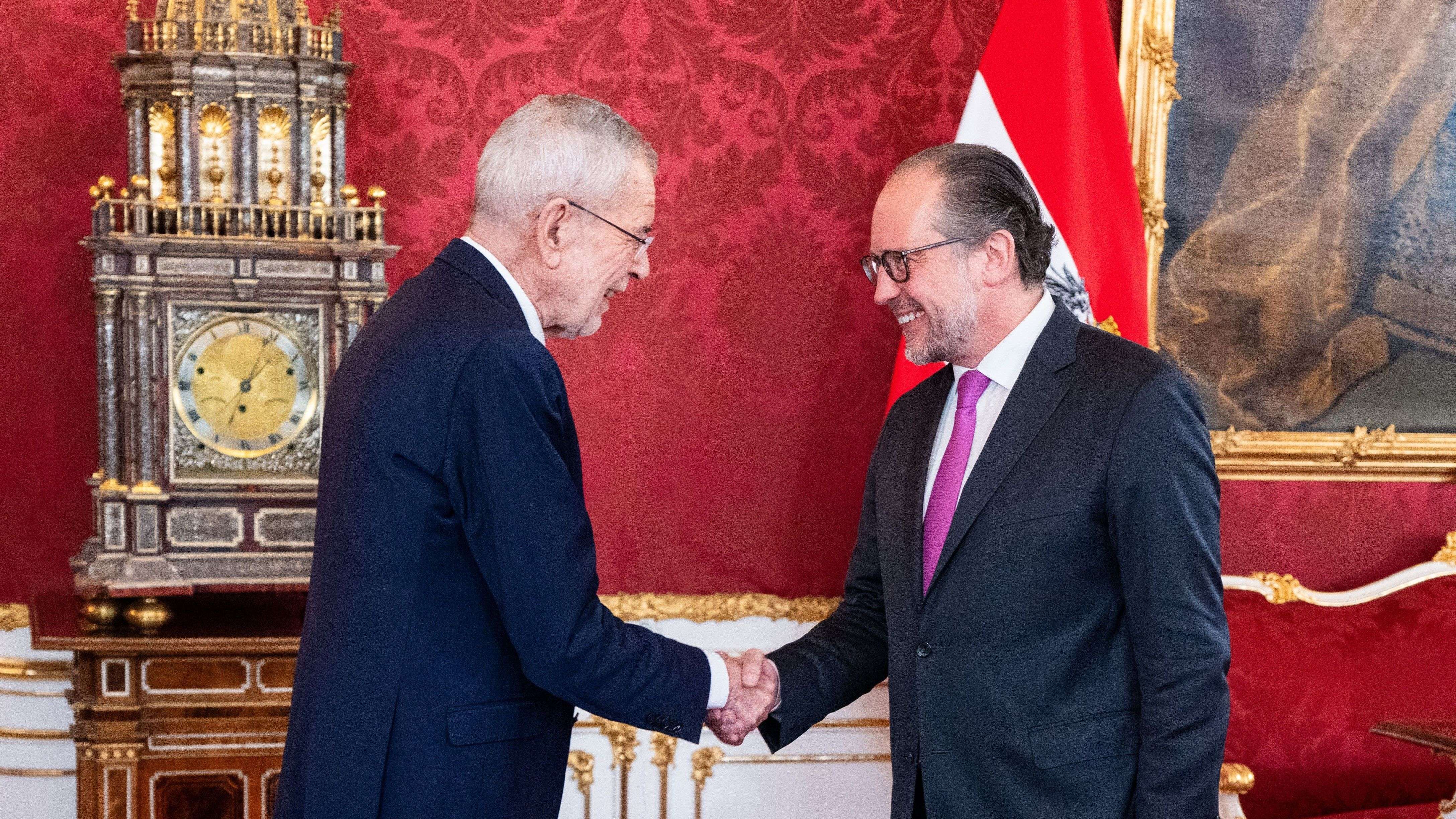 Schallenberg als Interims-Kanzler angelobt