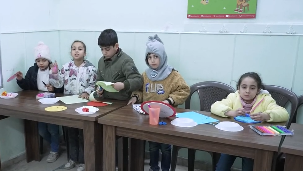 Video: Geboren im Krieg: Wie geht es den Kindern in Syrien?