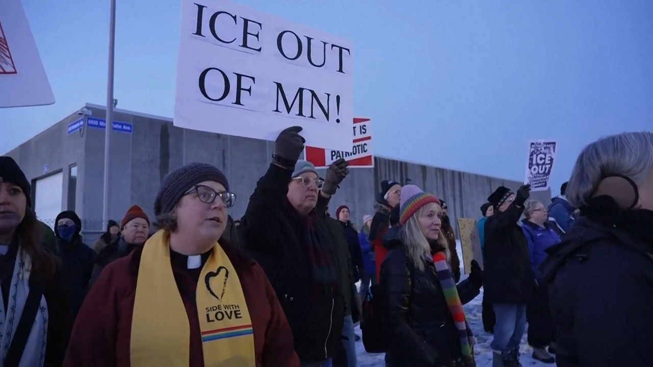 Video: Entsetzen in Minneapolis: Frau von Beamten erschossen
